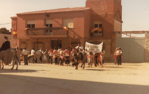 1984. Paseillo.1. Ayuntamiento. Fiestas del Ausente